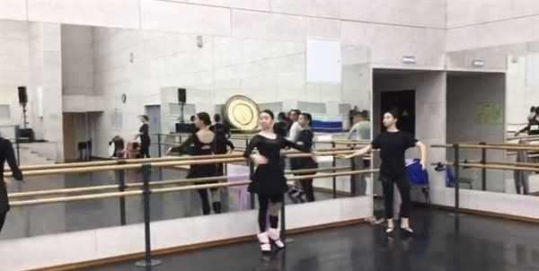Батман релеве Лян в классическом танце
