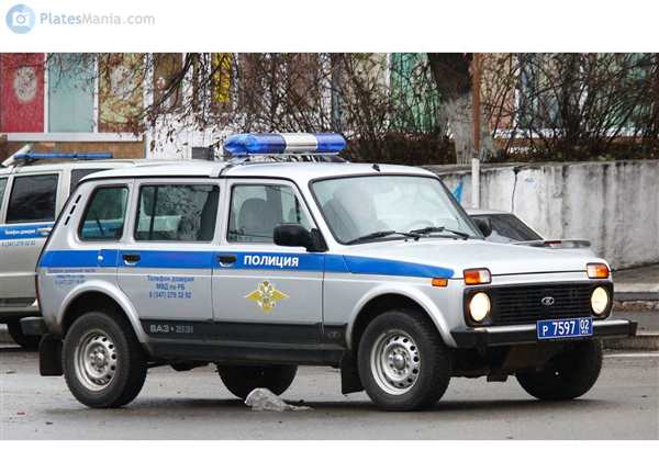 Раскраска для детей Полицейский на ВАЗ2131 Нива