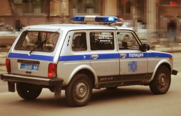 Раскраска для детей Полицейский на ВАЗ2131 Нива