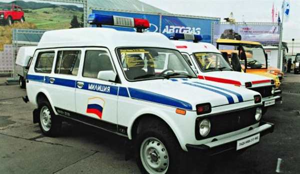 Раскраска для детей Полицейский на ВАЗ2131 Нива
