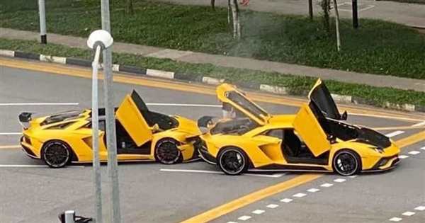 Раскраска Два Ламбorghini на яркой дороге