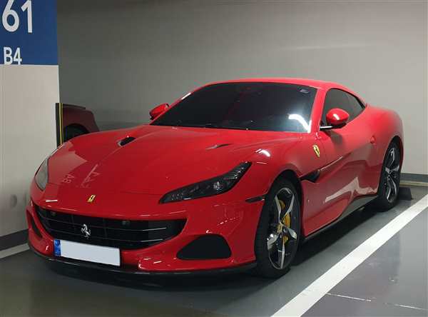 Раскраска Феррари Portofino M Пикантные Времена на Рaced