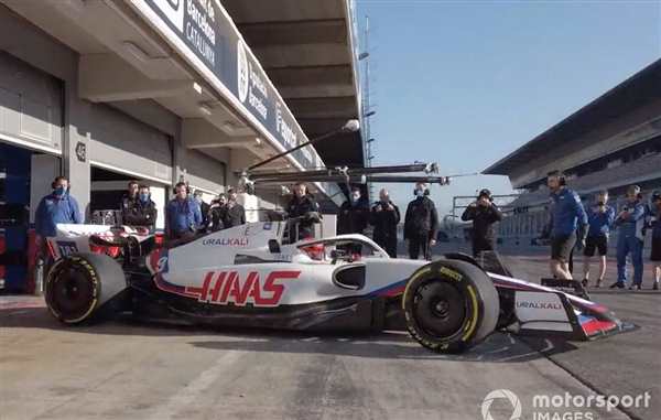 Раскраска гоночного бида Haas VF22 Цвета и детали