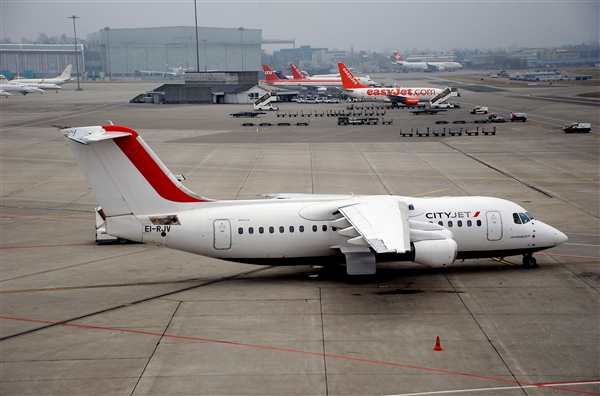 Раскраска самолёта Avro RJ85Creative Colors for Adventure