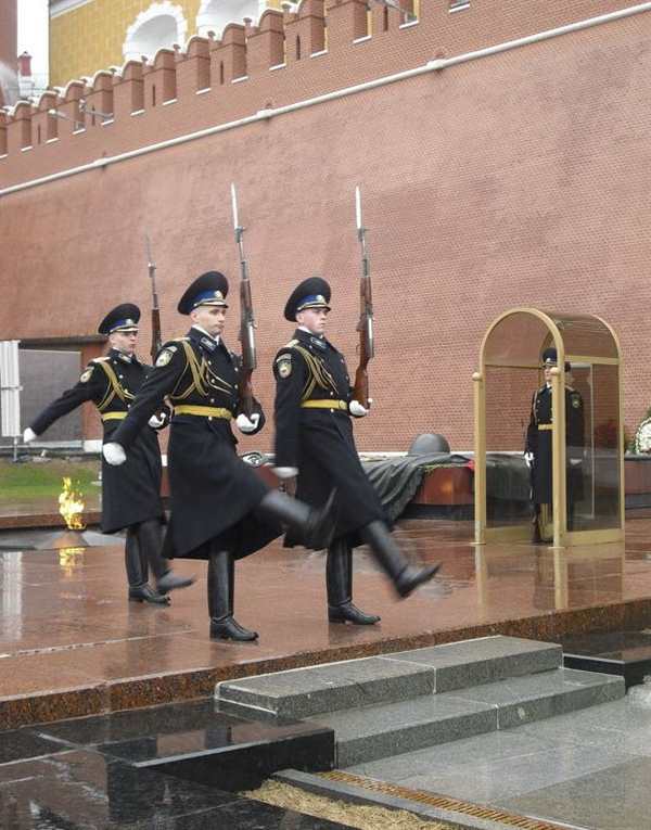 Раскраска Смена караула Время Увлекательных ИгровыхMomentously