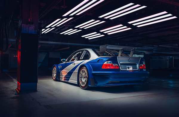 Раскраска спорткара БМВ M3 GTR в деталях