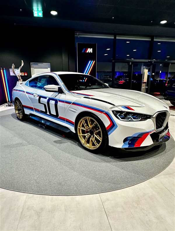 Раскраска спорткупе BMW 30 CSL Ваши Руки Волшебство