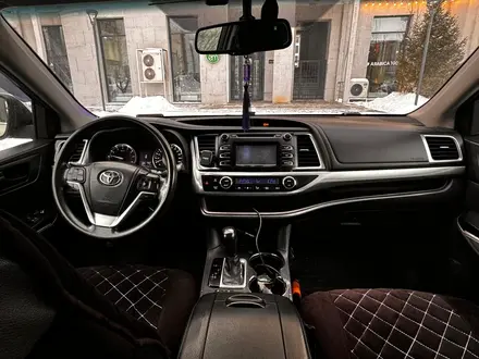 Раскраска Toyota Highlander Веселье и Учеба в Одном
