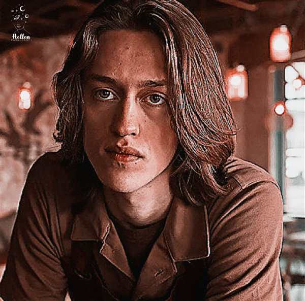 Уэнсдей Аддамс и Ксавьер 2022