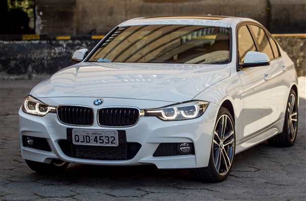 Раскраска Великолепного BMW 328i Sport