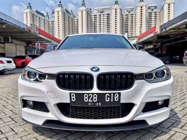 Раскраска Великолепного BMW 328i Sport