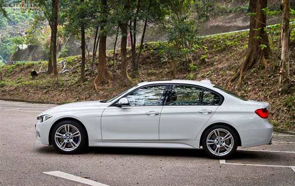 Раскраска Великолепного BMW 328i Sport