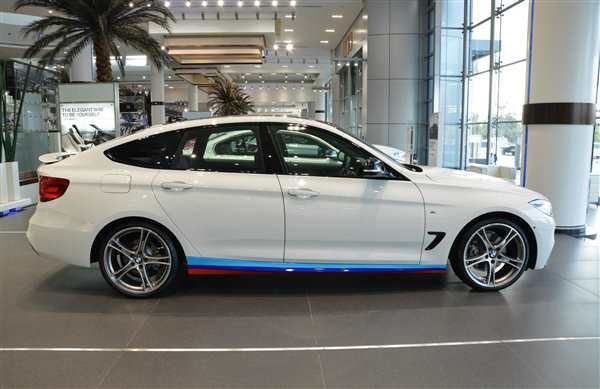 Раскраска Великолепного BMW 328i Sport