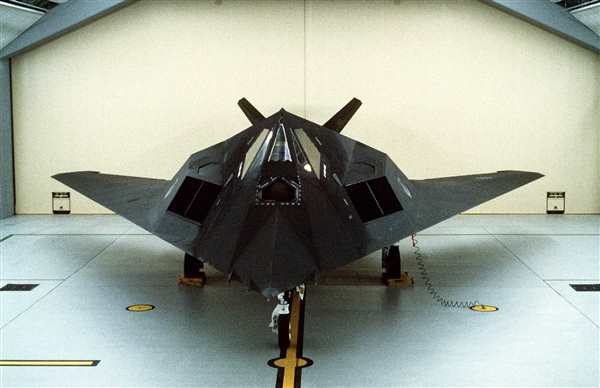 РаскраскаF117 Американский Штурмовик в Детских Линиях