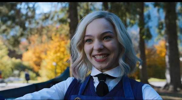 Улыбающаяся раскраска Энид Синклер